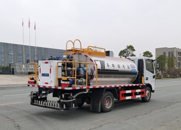 4.2立方標(biāo)準(zhǔn)型瀝青灑布車 4.2立方標(biāo)準(zhǔn)型瀝青灑布車