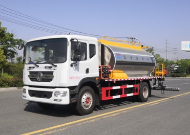 11.5立方智能型瀝青灑布車(chē) 11.5立方智能型瀝青灑布車(chē)