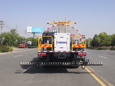 11.5立方智能型瀝青灑布車(chē) 11.5立方智能型瀝青灑布車(chē)