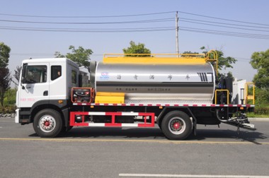 11.5立方標準型瀝青灑布車 11.5立方標準型瀝青灑布車