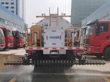 6.3立方東風(fēng)華神T3智能型瀝青灑布車 6.3立方東風(fēng)華神T3智能型瀝青灑布車