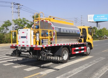 6.3立方東風華神T3標準型瀝青灑布車 6.3立方東風華神T3標準型瀝青灑布車