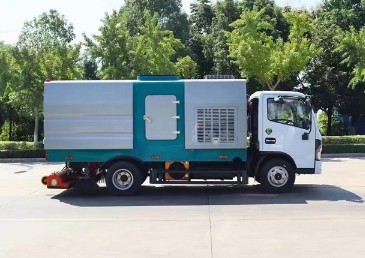 國(guó)六東風(fēng)小多利卡后置吸塵車_凱力風(fēng)牌KLF5071TXCE6型吸塵車