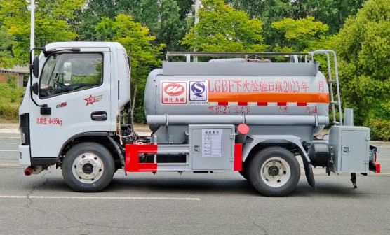 藍(lán)牌油罐車|加油車圖片 藍(lán)牌油罐車|加油車圖片