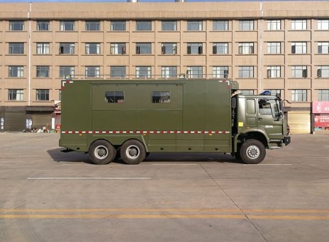 重汽六驅(qū)野外自行式炊事車_重汽六驅(qū)越野炊事車