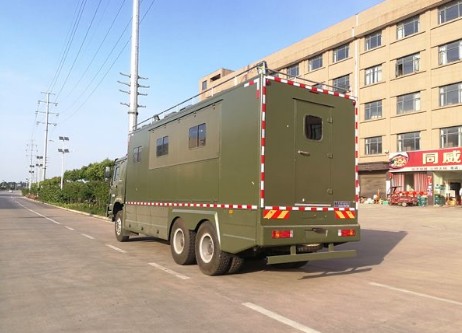重汽六驅(qū)野外自行式炊事車_重汽六驅(qū)越野炊事車