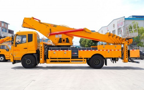 東風(fēng)天錦47米高空作業(yè)車