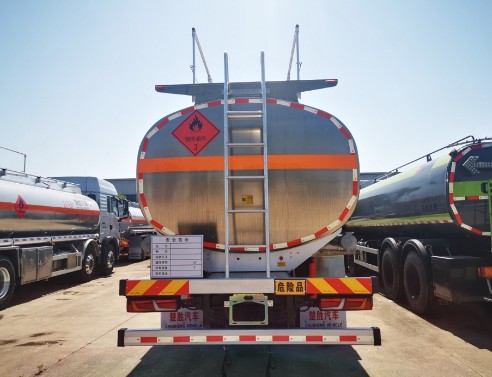 國(guó)六陜汽德龍前四后八鋁合金運(yùn)油車(chē) 國(guó)六陜汽德龍前四后八鋁合金運(yùn)油車(chē)