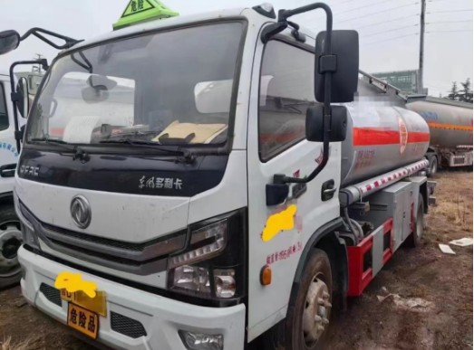 二手8噸油罐車,山東青島牌照!