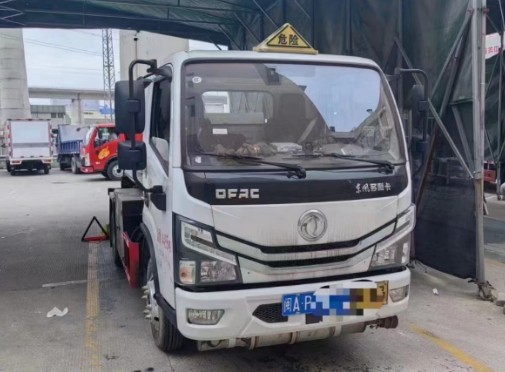 二手2噸藍(lán)牌加油車,福建福州戶!