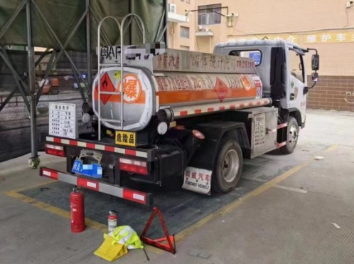 二手2噸藍(lán)牌加油車,福建福州戶!