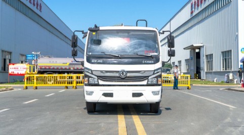 10.5方東風(fēng)凱普特純電動(dòng)壓縮垃圾車(chē)