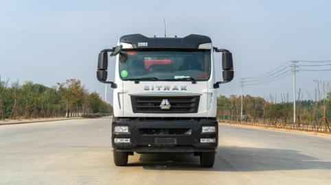 15方重汽汕德卡純電動(dòng)壓縮垃圾車(chē)