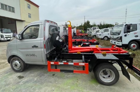 長安后雙輪勾臂垃圾車