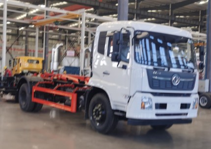 東風(fēng)天錦4700軸距勾臂垃圾車_HDW5182ZXXD6型車廂可卸式垃圾車 東風(fēng)天錦4700軸距勾臂垃圾車_HDW5182ZXXD6型車廂可卸式垃圾車