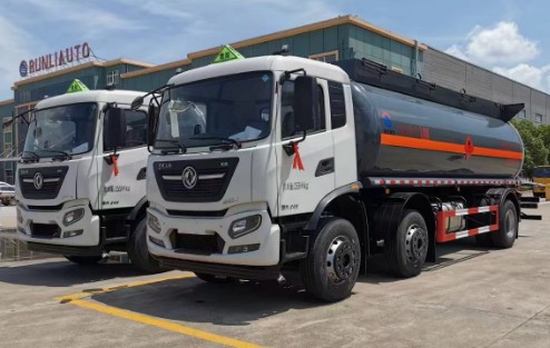 東風(fēng)天錦小三軸19.9方易燃液體罐式運(yùn)輸車