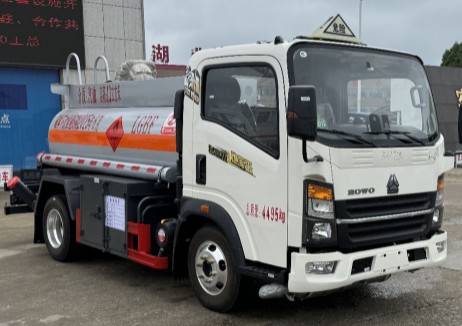 重汽豪沃藍(lán)牌2.3方-2.7方加油車_專力牌ZLC5047GJYZQ6型加油車 重汽豪沃藍(lán)牌2.3方-2.7方加油車_專力牌ZLC5047GJYZQ6型加油車