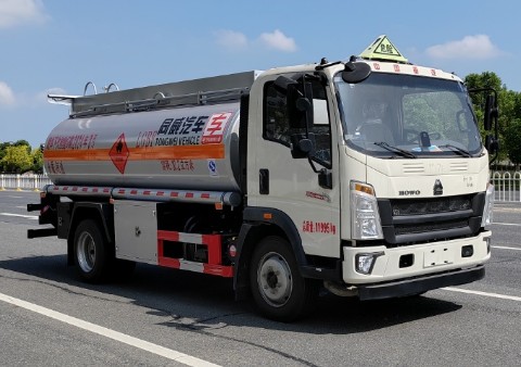 重汽豪沃8噸加油車(chē) 重汽豪沃8噸加油車(chē)