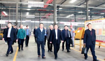 中國重汽集團總經(jīng)理、黨委副書記蔡東一行蒞臨楚勝汽車集團參觀考察 中國重汽集團總經(jīng)理、黨委副書記蔡東一行蒞臨楚勝汽車集團參觀考察