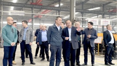 中國重汽集團總經(jīng)理、黨委副書記蔡東一行蒞臨楚勝汽車集團參觀考察 中國重汽集團總經(jīng)理、黨委副書記蔡東一行蒞臨楚勝汽車集團參觀考察