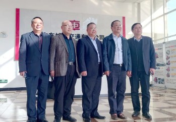 中國重汽集團總經(jīng)理、黨委副書記蔡東一行蒞臨楚勝汽車集團參觀考察 中國重汽集團總經(jīng)理、黨委副書記蔡東一行蒞臨楚勝汽車集團參觀考察