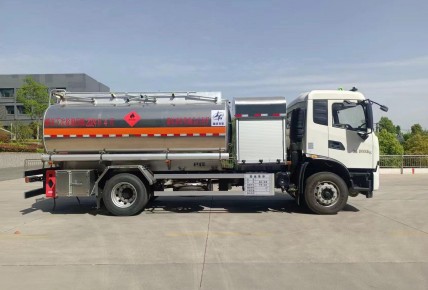 東風(fēng)天錦13.5方飛機(jī)加油車_齊星牌QXC5180GJYD6A型飛機(jī)加油車 東風(fēng)天錦13.5方飛機(jī)加油車_齊星牌QXC5180GJYD6A型飛機(jī)加油車