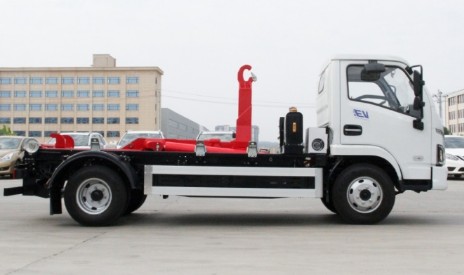 躍進(jìn)勾臂垃圾車_新能源純電動勾臂垃圾車_綠牌勾臂垃圾車