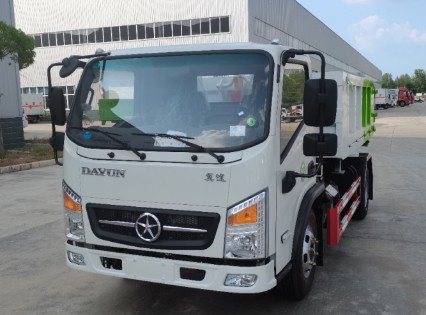 湖北大運翼途低頂勾臂垃圾車_藍牌勾臂垃圾車廠家