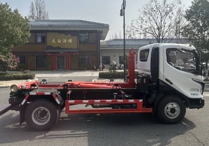 飛碟奧馳W7車廂可卸式垃圾車_國六勾臂垃圾車廠家
