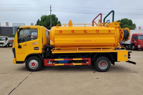 東風(fēng)多利卡藍牌清洗吸污車_4+2藍牌清洗吸污車