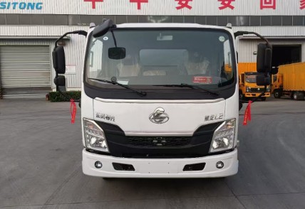 東風(fēng)柳汽藍(lán)牌清洗吸污車_4+2清洗吸污車