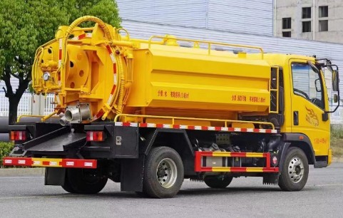 重汽豪曼藍牌清洗吸污車_2650mm高度清洗吸污車