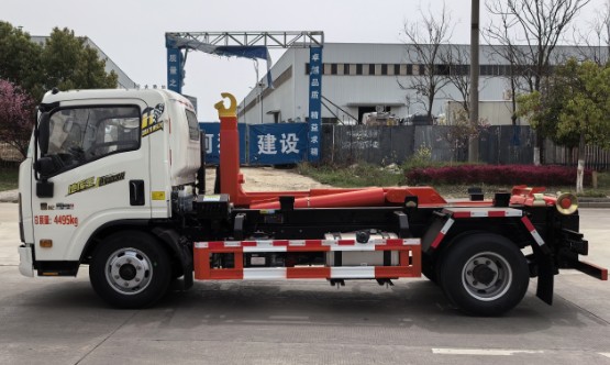 下地下室的重汽豪沃藍牌勾臂垃圾車_楚勝牌CSC5049ZXXZ6型車廂可卸式垃圾車